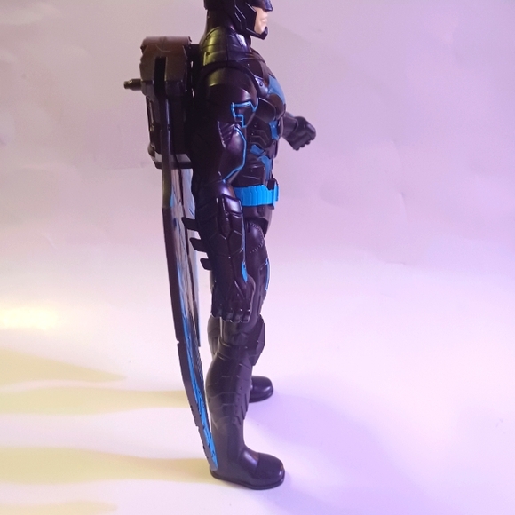 DC COMICS BAT MAN BAT-TECH DELUXE ACTION FIGURE 12 INCHES - Picture 4 of 7